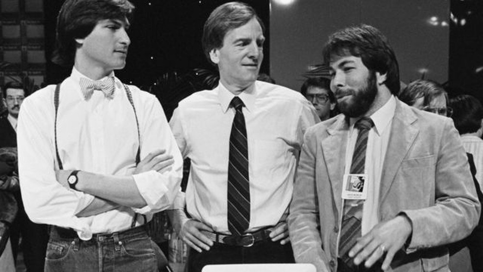 Steve Jobs, John Sculley e Steve Wozniak em um evento da Apple em 1984 — Foto: BETTMANN/GETTY IMAGES/BBC