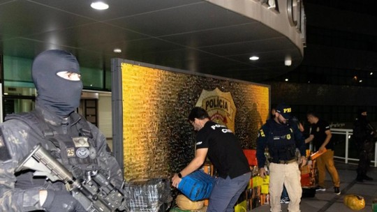 Polícia apreende R$ 12 milhões em drogas transportadas dentro de tanque de caminhão de óleo vegetal, em Goiás