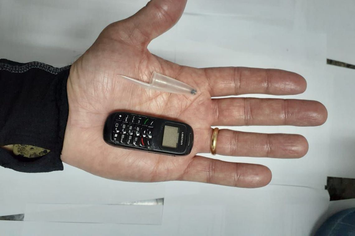 Mini-celular apreendido (Foto: Secretaria de Administração Penitenciária/Divulgação)
