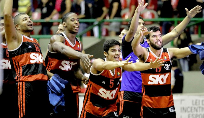 Vitória suada do Flamengo empolga José Neto: É muito difícil nos eliminar