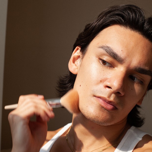Confira dicas para maquiagem masculina colorida, por Dindid hojah (Foto: Getty Images)