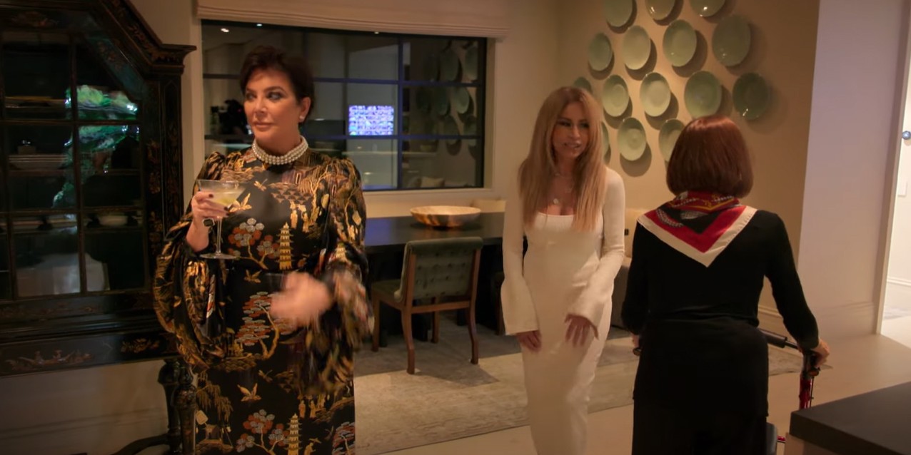 Kris Jenner (left) in her new mansion (Photo: reproduction)