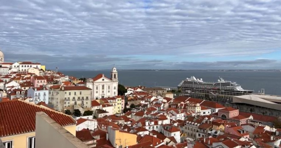 Antes, o brasileiro "olhava Portugal e via Lisboa (foto) e Porto", diz Lemos. "O resto do pais era desconhecido" — Foto: Laís Alegretti/BBC