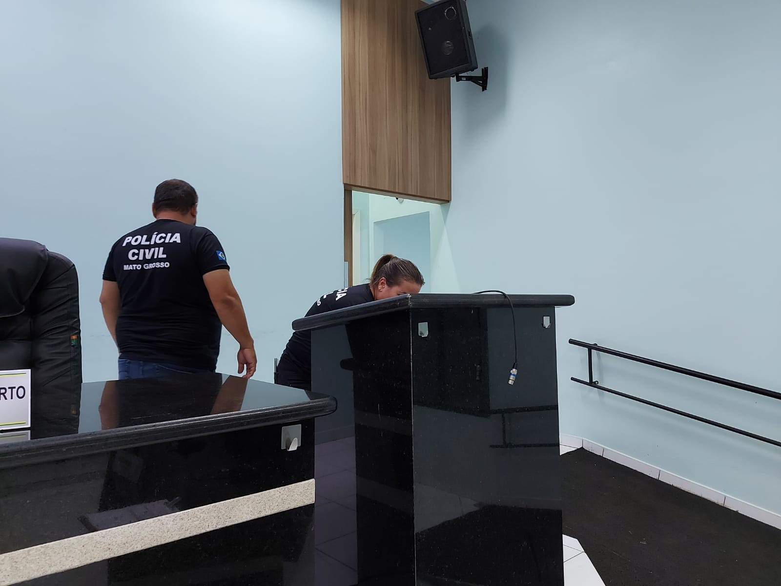 Vereador que sacou arma e apontou para colega durante sessão é preso em MT; veja vídeo