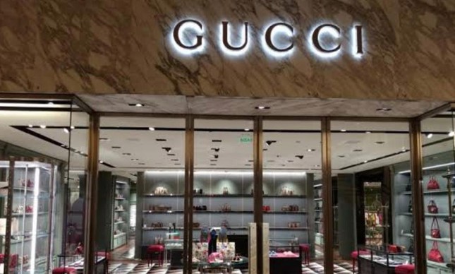 Loja da Gucci Brasil vai pagar indenização de R$ 50 mil por acusar mulher  de roubo | Ancelmo - O Globo