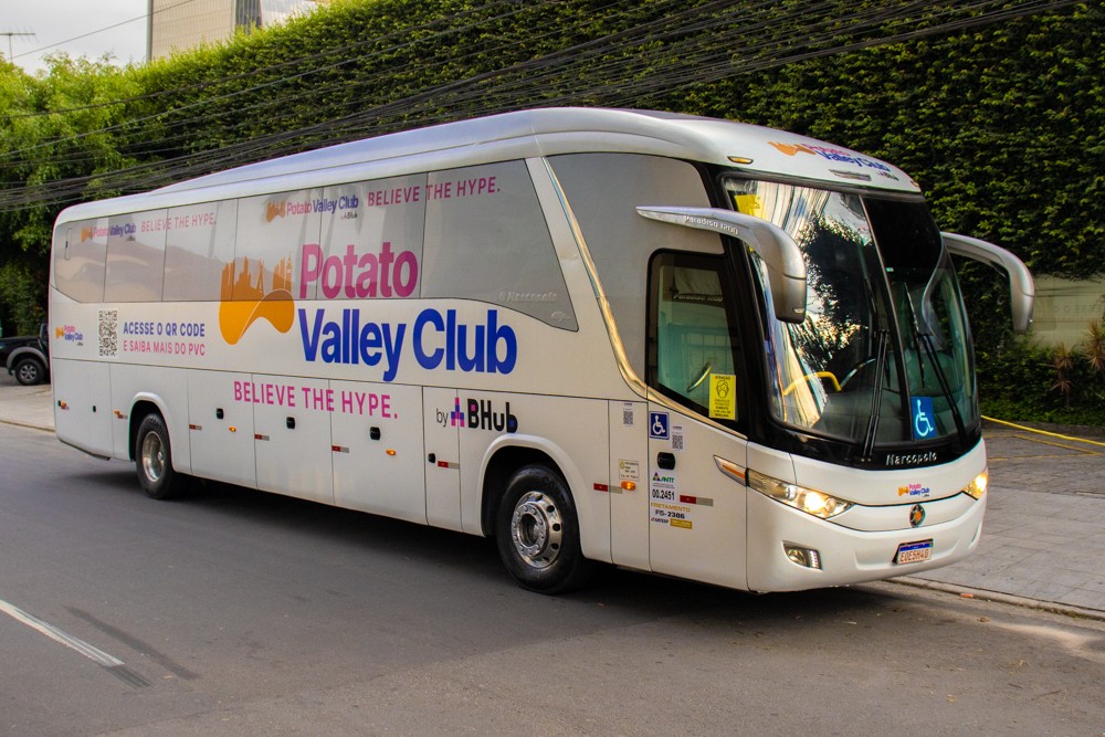 Ônibus do Potato Valley Club circula pela capital paulista promovendo um city tour para empreendedores (Foto: Divulgação BHub)
