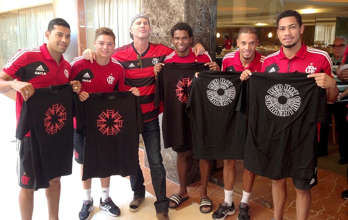 Chad Smith baterista do Red Hot Chili Pepers com o time do Flamengo (Foto: Gabriel Rangel / AgNews)
