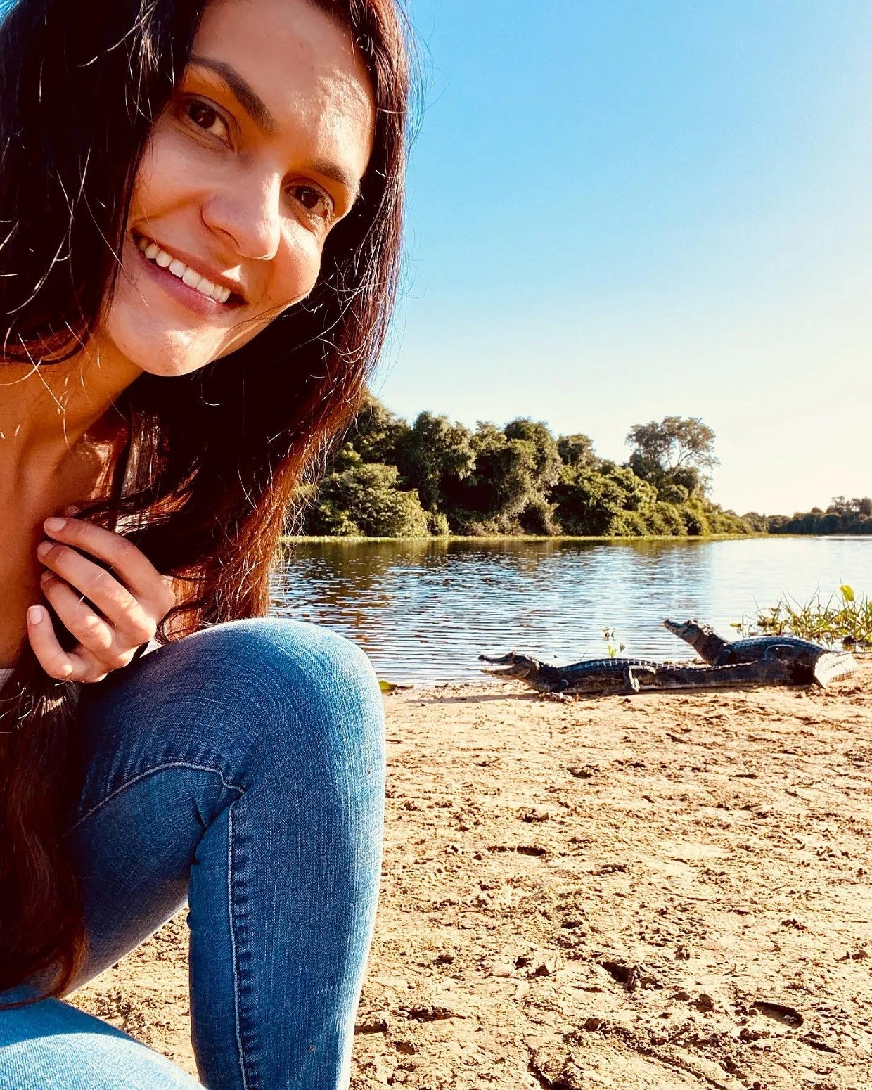 Paula Barbosa faz selfies com jacarés no Pantanal (Foto: Reprodução/Instagram)