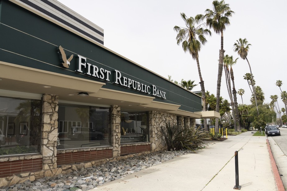 Agência do First Republic Bank em Santa Mônica, na Califórnia: banco regional é um dos muitos em crise nos EUA