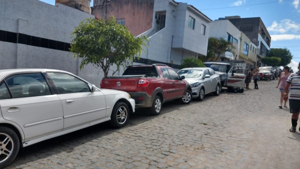 Acidente envolveu cinco veículos no bairro Caiucá, em Caruaru — Foto: Helder Miranda/Divulgação