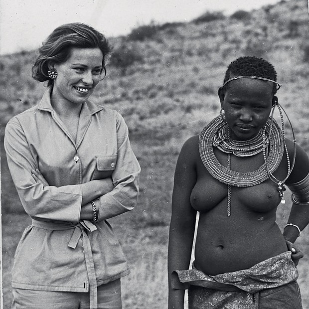 A atriz em visita a uma tribo massai nos anos 70 (Foto: Haywood Magee / Stringer / Getty Images e Arquivo Pessoal)