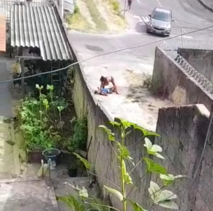 Mulher é presa suspeita de matar a madrasta com uma facada no pescoço por causa de um pacote de arroz em Belo Horizonte