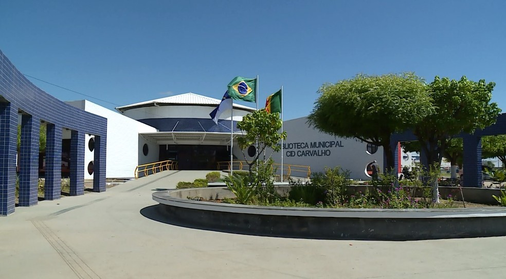 Após 4 anos fechada, biblioteca municipal de Petrolina reabre com ...