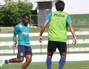 Com problemas, técnico do Goiás pode escalar zagueiro na lateral-direita