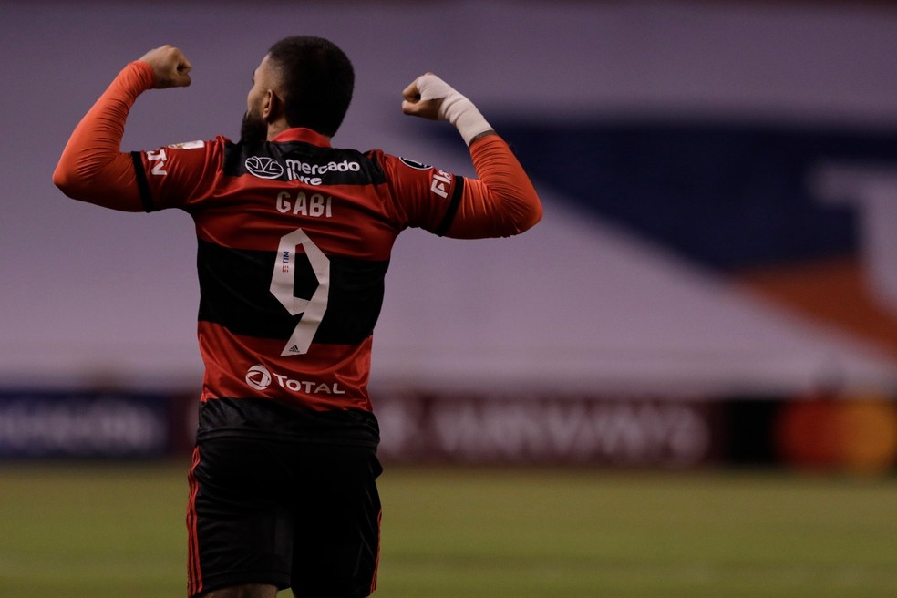 Gabigol comemora gol pelo Flamengo: uniforme já estampa a marca de novo patrocinador — Foto: Staff Images / CONMEBOL