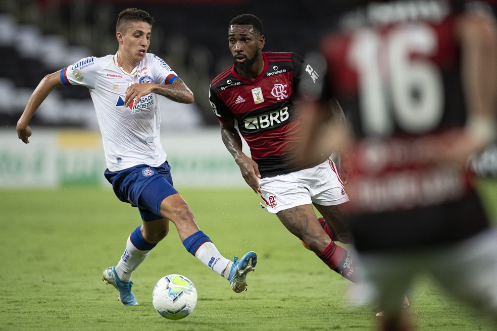 Gerson acusa Ramirez de racismo em duelo entre Flamengo e Bahia no Maracanã — Foto: Jorge Rodrigues / Agência Estado