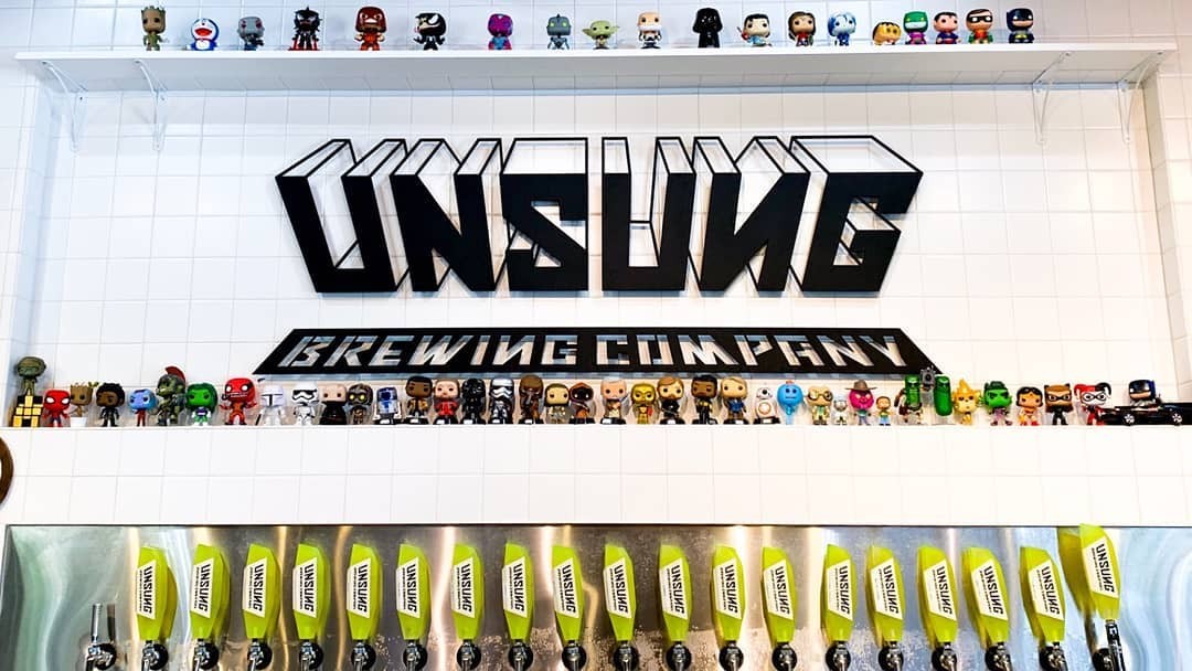 A Unsung, em Anaheim, Califórnia. Cada rótulo de cerveja é um herói ou vilão com sua respectiva personalidade (Foto: Reprodução/Instagram)