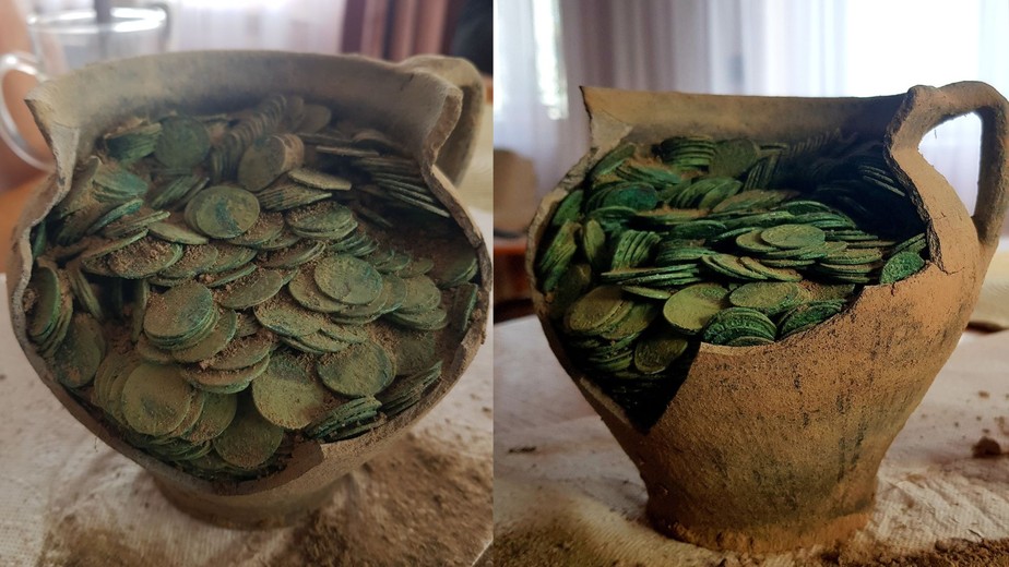 Tesouro de moedas do século 17 encontrado por detector de metais no leste da Polônia