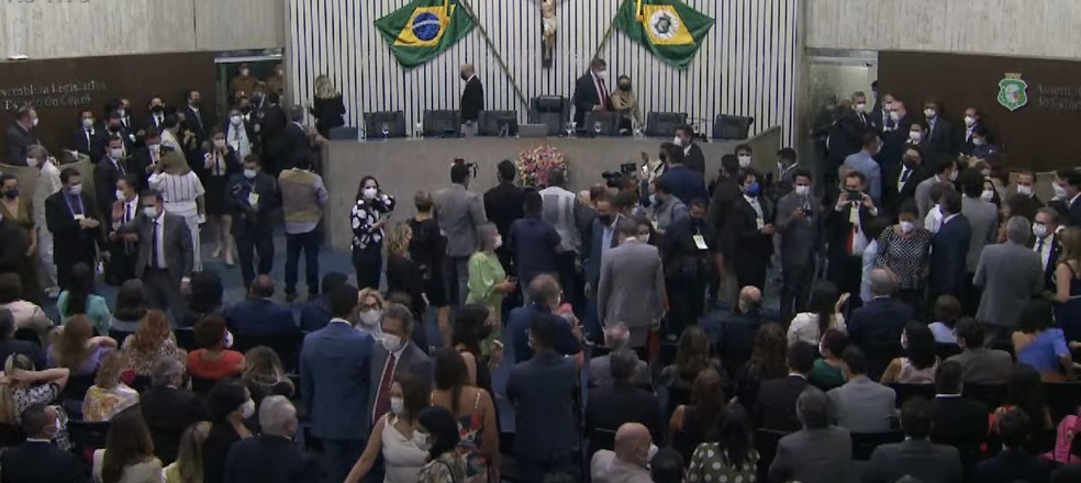 Assembleia Legislativa instantes antes da solenidade de posse de Izolda Cela, após a leitura da carta de renúncia de Camilo — Foto: Reprodução