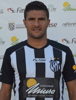 OFF - Atacante vai parar no hospital após ser mordido por cão em partida do Mineiro