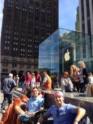 Já tem gente fazendo fila para o iPhone 5 na Apple Store Fifth