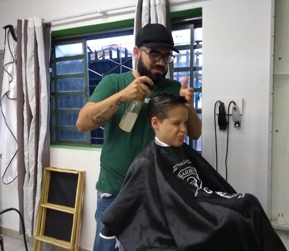 Menino de Pirassununga deixa cabelo crescer por 2 anos para doar a entidade que faz perucas para pessoas com câncer — Foto: Arquivo pessoal