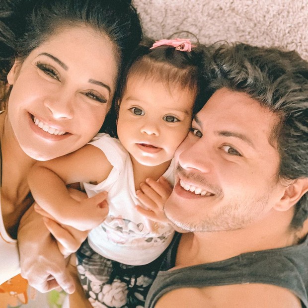 Mayra Cardi, Arthur Aguiar e Sophia (Foto: Reprodução/ Instagram)