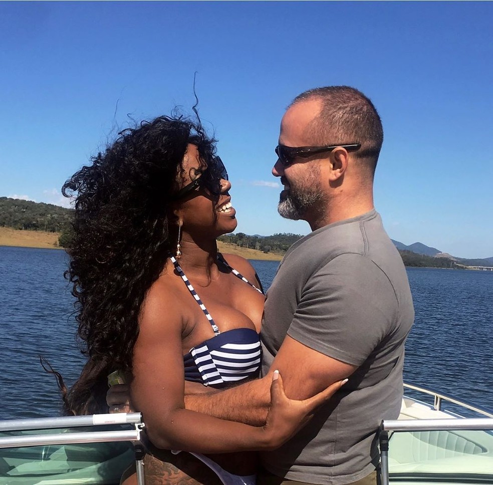 Ad&eacute;lia com o marido, o engenheiro Alexandre Moraes &mdash; Foto: Reprodu&ccedil;&atilde;o / Instagram