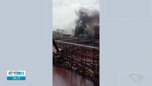 Incêndio atinge usina do Complexo de Tubarão em Vitória