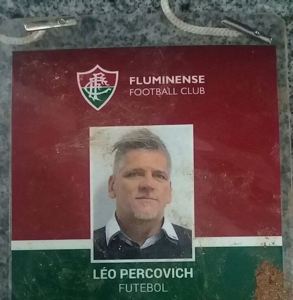 Crachá de Leo Percovich, técnico do sub-20 do Fluminense encontrado no local do acidente (Foto: Arquivo Pessoal) (Foto: GloboEsporte.com/Reprodução)
