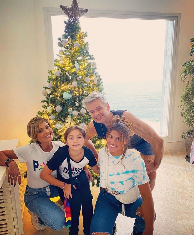 Flávia Alessandra, Olívia, Giulia Costa e Otaviano Costa (Foto: Reprodução / Instagram)