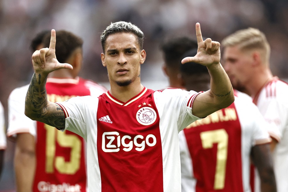 Antony comemora gol pelo Ajax diante do Groningen — Foto: AFP