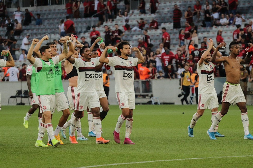Mas Flamengo dá o troco e responde na Arena da Baixada — Foto: Agência Estado