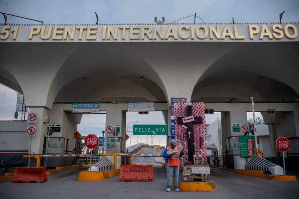 Há uma rede de organizações trabalhando em ambos os lados da fronteira — Foto: BBC