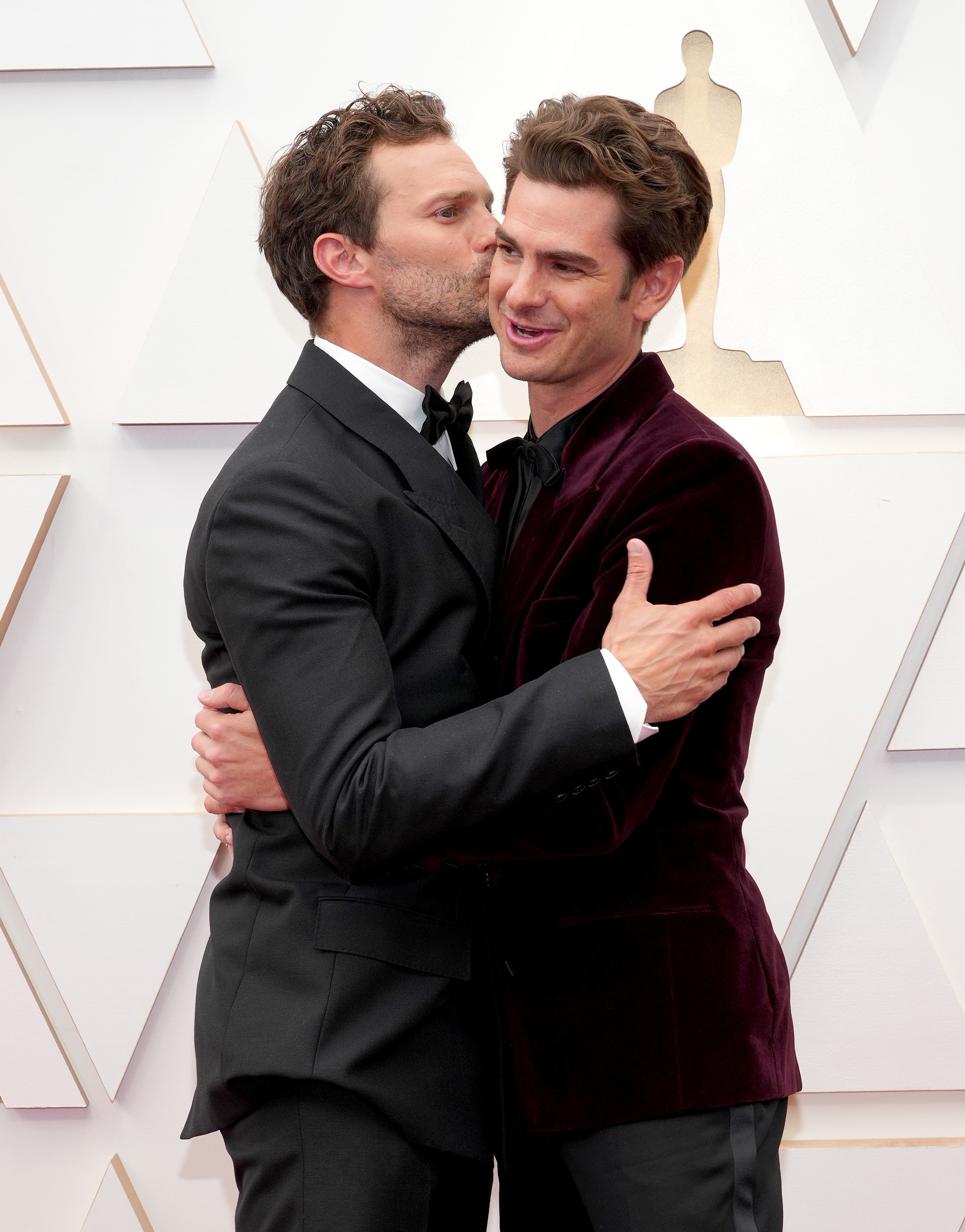 HOLLYWOOD, CALIFORNIA - MARCH 27: Jamie Dornan and Andrew Garfield attend the 94th Annual Academy Awards at Hollywood and Highland on March 27, 2022 in Hollywood, California. (Photo by Kevin Mazur/WireImage) (Foto: WireImage,)
