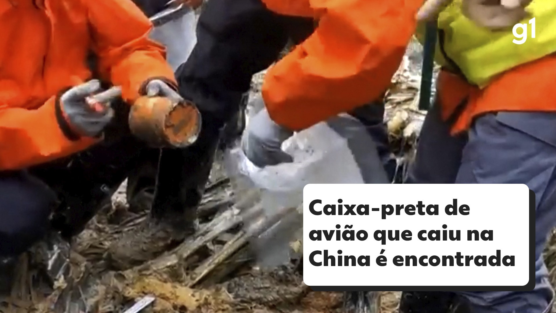 VÍDEOS: Queda de avião na China