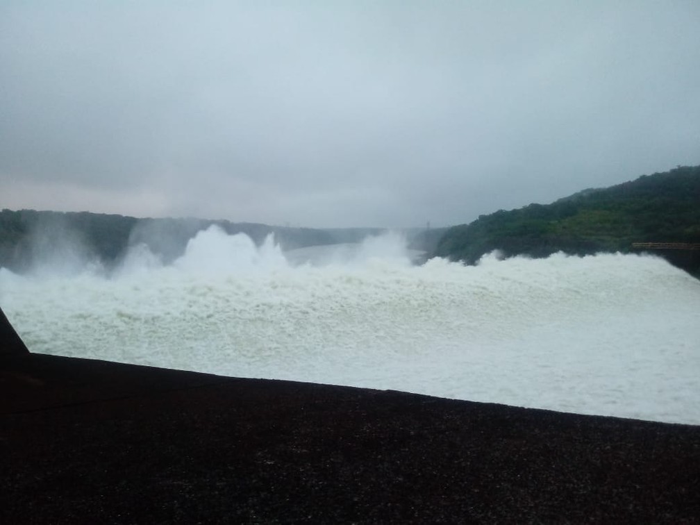 Previsão é de que o vertedouro fique aberto até segunda-feira (3) — Foto: Gabriel Campos Neto/Usina de Itaipu