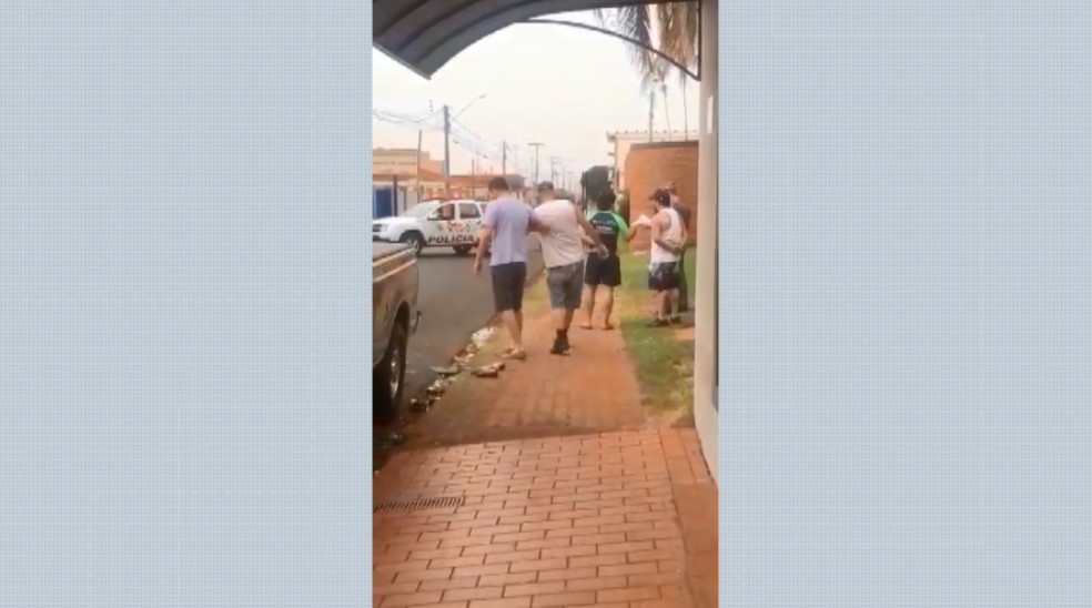 Idoso de 74 anos é preso suspeito de dirigir alcoolizado e atropelar homem em Ituverava (SP) — Foto: EPTV/Reprodução