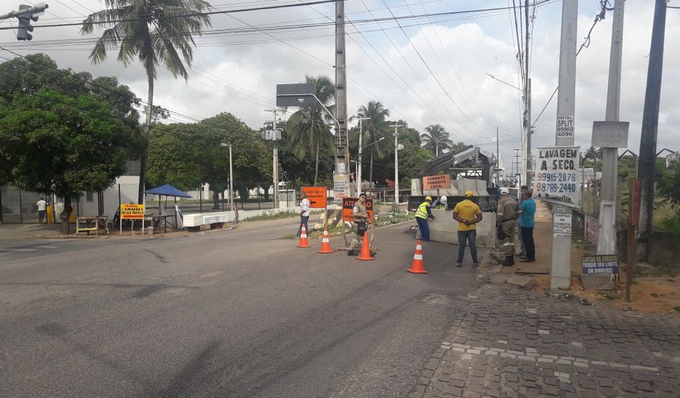 Trecho da Avenida Abel Cabral, na Grande Natal, é interditado para obras (Foto: Keyson Cunha/ Inter TV Cabugi)