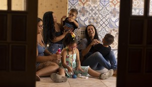 ONG no Alemão ajuda mães de favelas a obter canabidiol para filhos com autismo