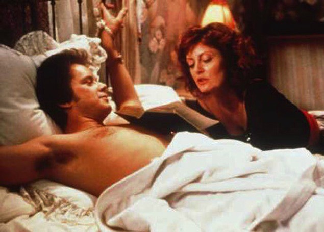 Susan Sarandon e Tim Robbins começaram a namorar após fazerem par em Sorte no Amor (1988). O romance entre eles durou 21 anos! (Foto: Reprodução)