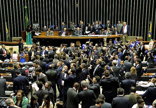 Deputados aprovaram MP do ajuste fiscal por uma pequena diferença de votos: 252 a favor e 227 contra (Foto: Laycer Tomaz/Câmara dos Deputados)