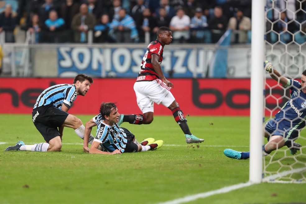 Lincoln tem caracterÃ­sticas diferentes dos outros concorrentes: jogo mais rasteiro e de maior mobilidade (Foto: Gilvan de Souza/Flamengo)