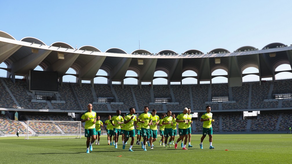 Palmeiras fez o treinamento no Zayed Sports City Stadium � Foto: Fabio Menotti