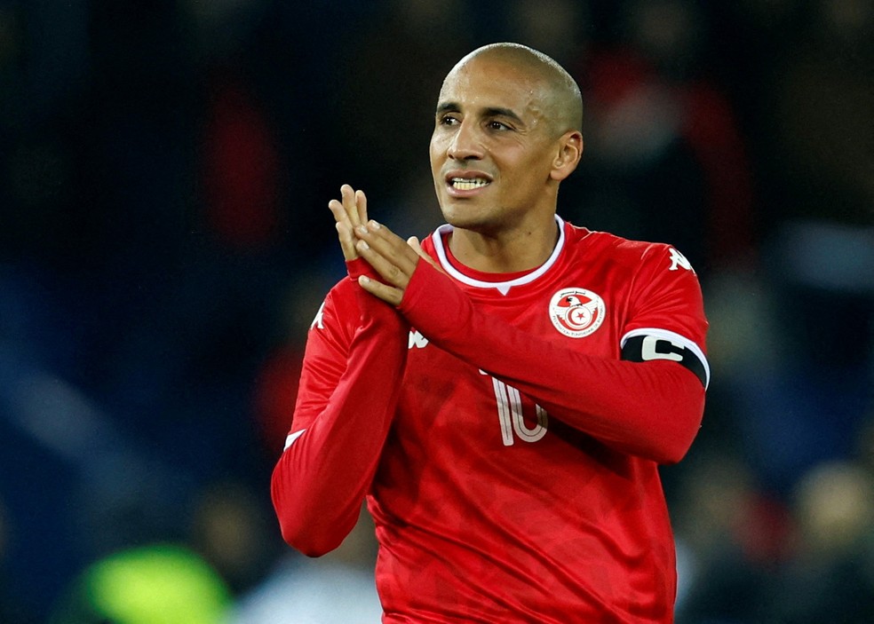 O atacante Wahbi Khazri, que nasceu na França e joga pelo Montpellier, foi um dos que optaram por jogar pela seleção da Tunísia. — Foto: Gonzalo Fuentes/ Reuters