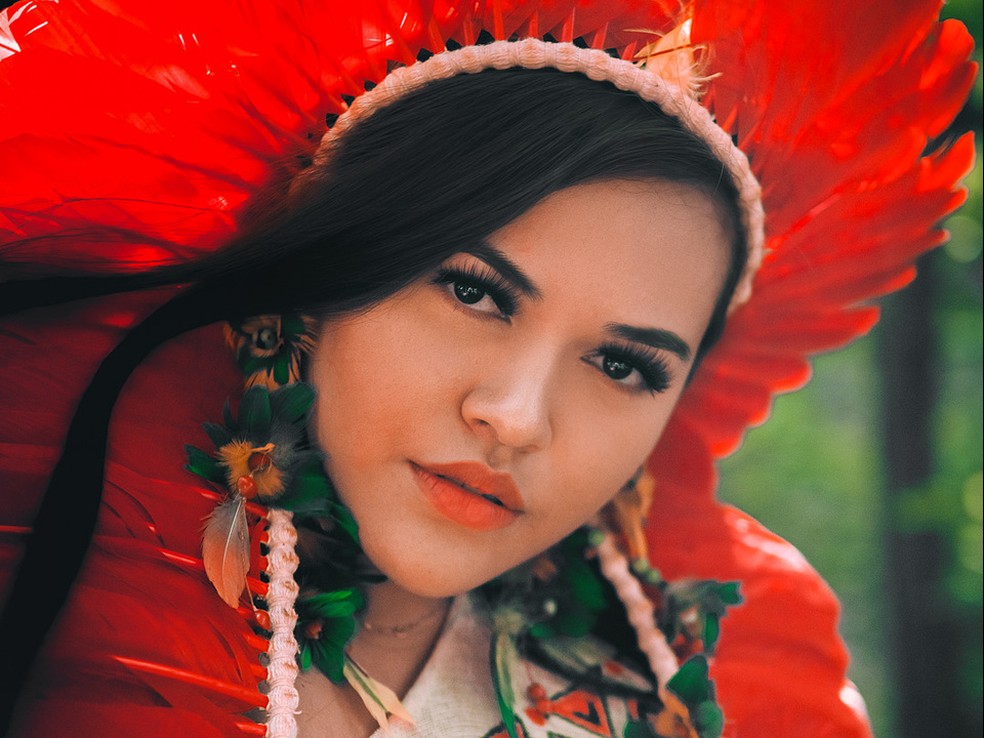 Jovem nasceu, cresceu e foi alfabetizada pelos próprios pais em aldeia de MS — Foto: Luan Saraiva/Arquivo Pessoal