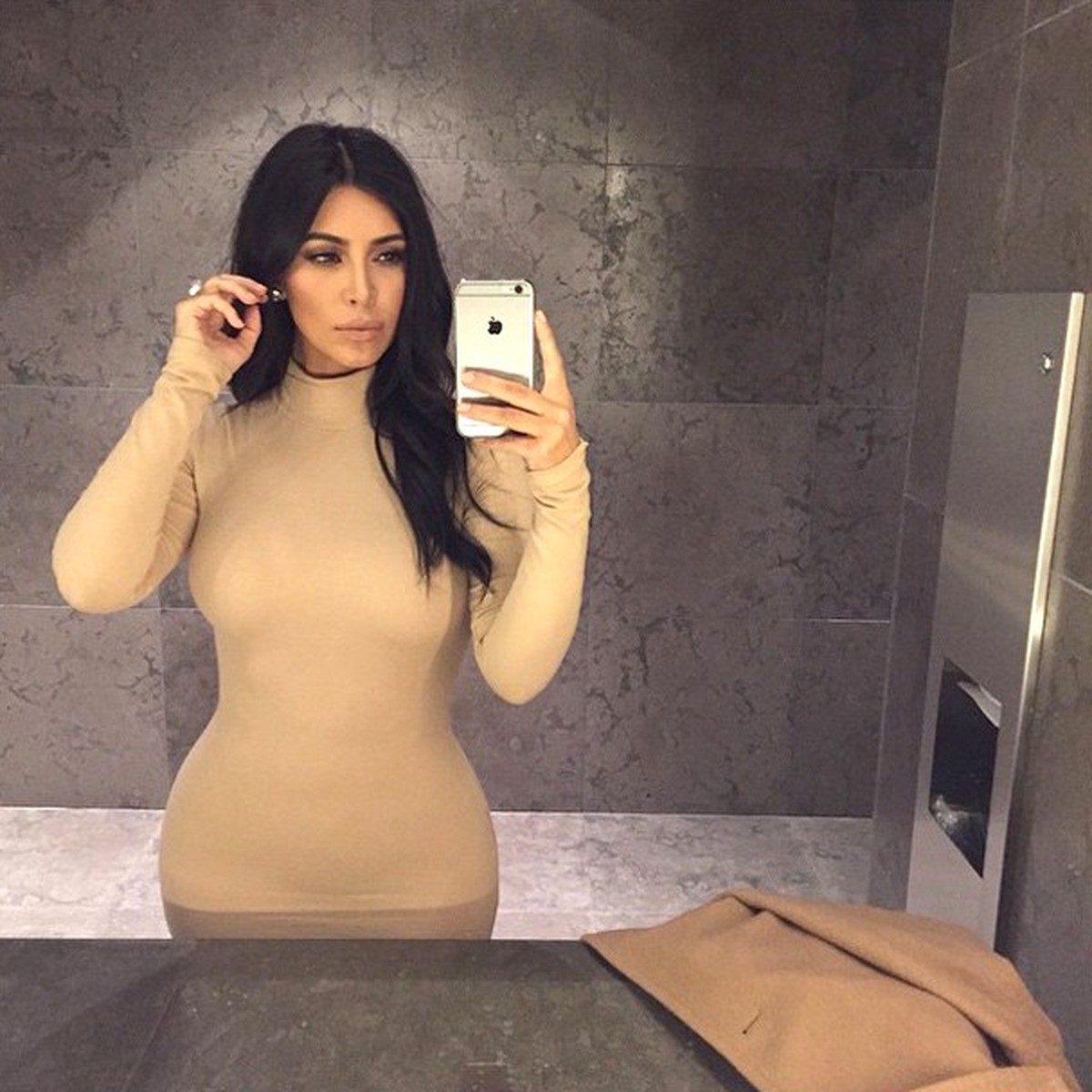 Kim Kardashian Selfie