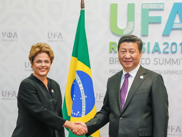 A presidente Dilma Rousseff e o colega chinês, Xi Jinping, durante cúpula do Brics, na Rússia (Foto: Roberto Stuckert Filho/PR)
