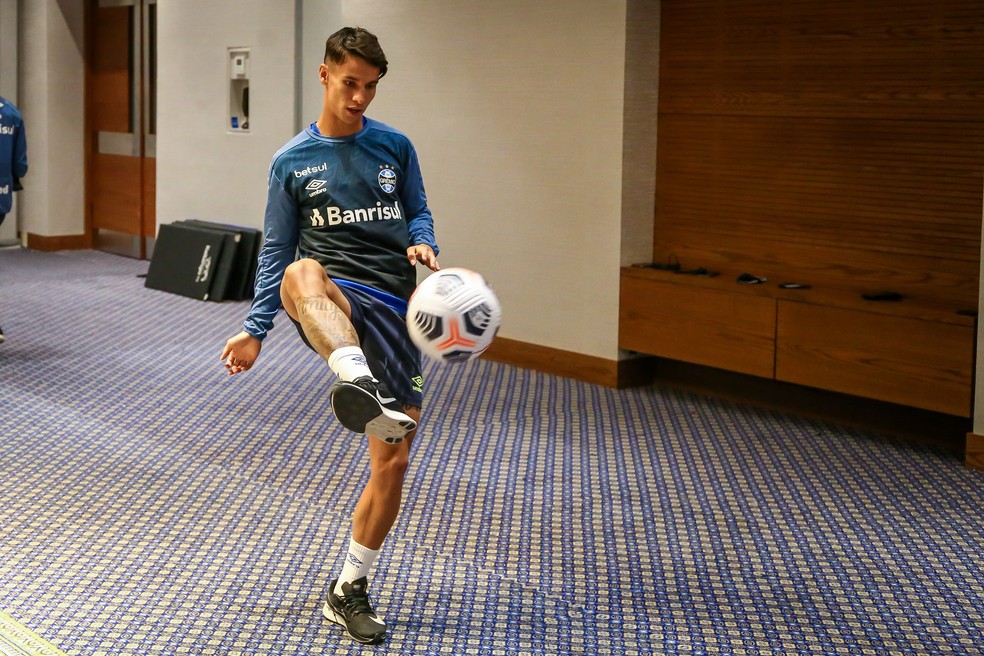 Ferreira em treino no hotel no Equador — Foto: Lucas Uebel/Grêmio