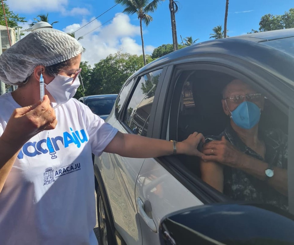 Vacinação em idosos em Aracaju — Foto: Divulgação/SMS/Arquivo